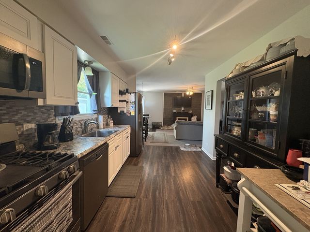 7756 W 81st Place, Bridgeview, IL 60455