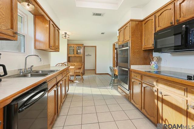 40099 Todd Dr, Prairieville, LA 70769
