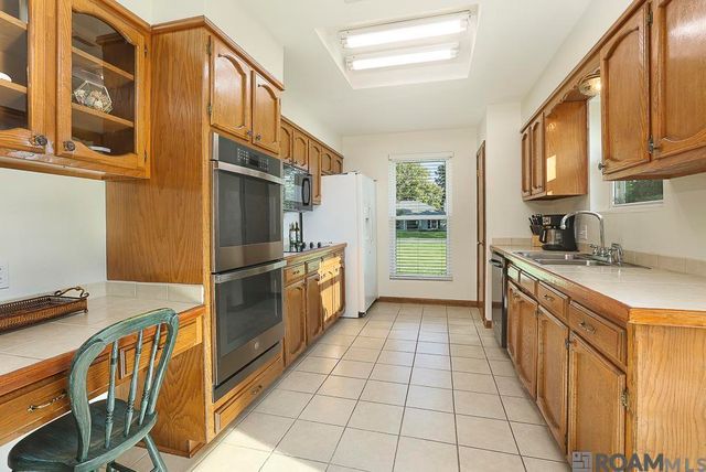40099 Todd Dr, Prairieville, LA 70769