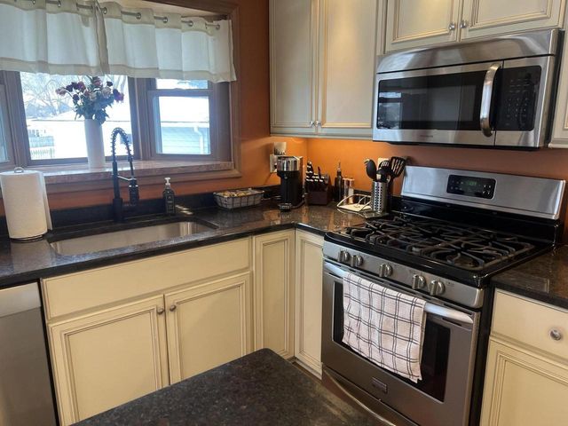 1307 Scott DRIVE, Mount Pleasant, WI 53406