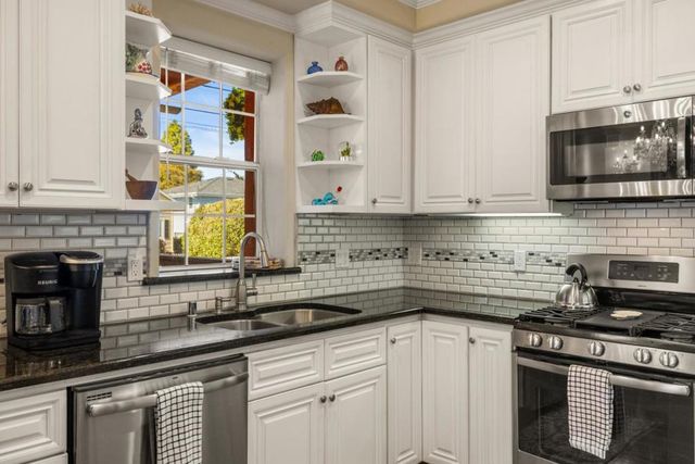 387 Ocean Avenue, Monterey, CA 93940