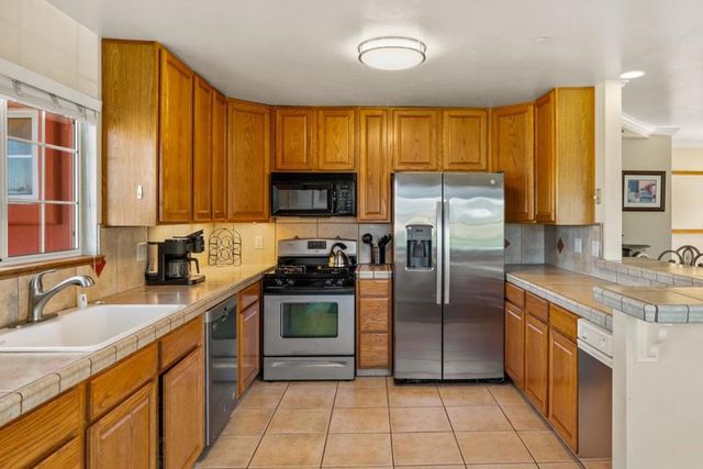 387 Ocean Avenue, Monterey, CA 93940