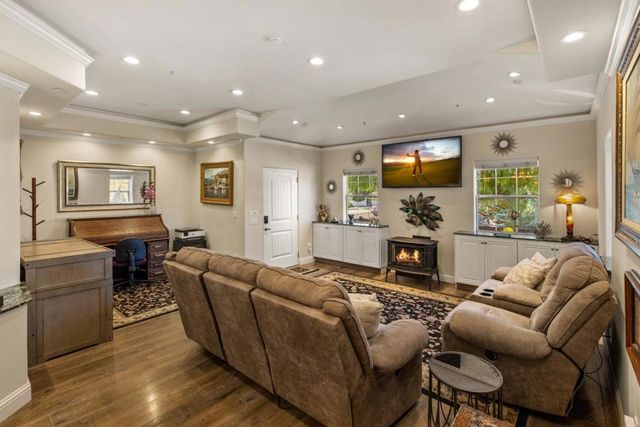 387 Ocean Avenue, Monterey, CA 93940