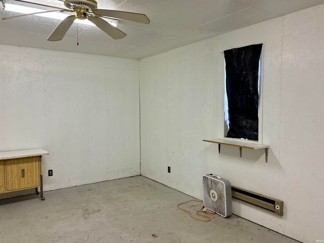 307 S White Church Road, Princeton, IN 47670
