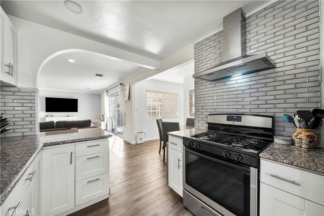 18019 Tiara, Encino, CA 91316