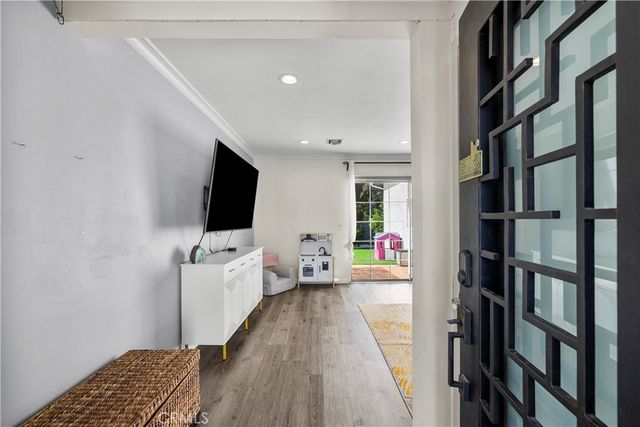 18019 Tiara, Encino, CA 91316