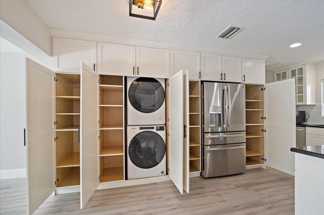 3118 KEY WAY, Sarasota, FL 34239