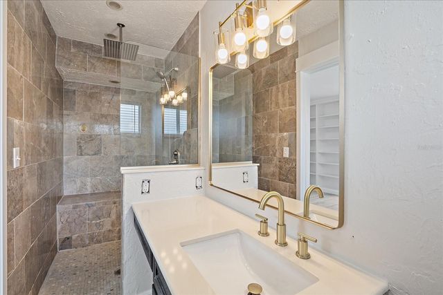 3118 KEY WAY, Sarasota, FL 34239