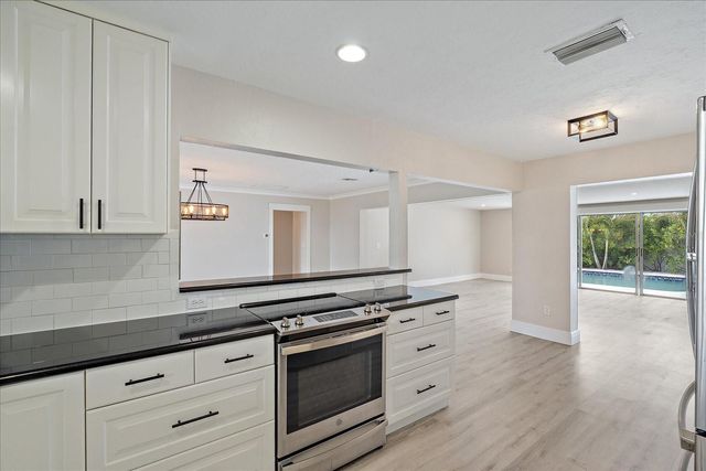 3118 KEY WAY, Sarasota, FL 34239