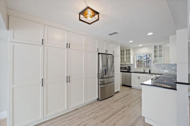 3118 KEY WAY, Sarasota, FL 34239