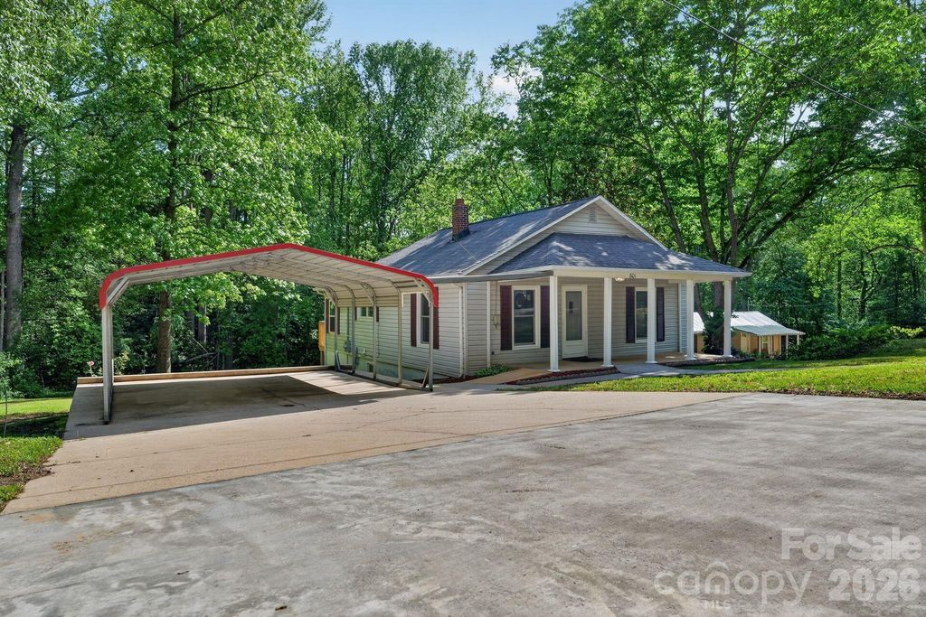 801 Woodlawn Avenue SW, Valdese, NC 28690