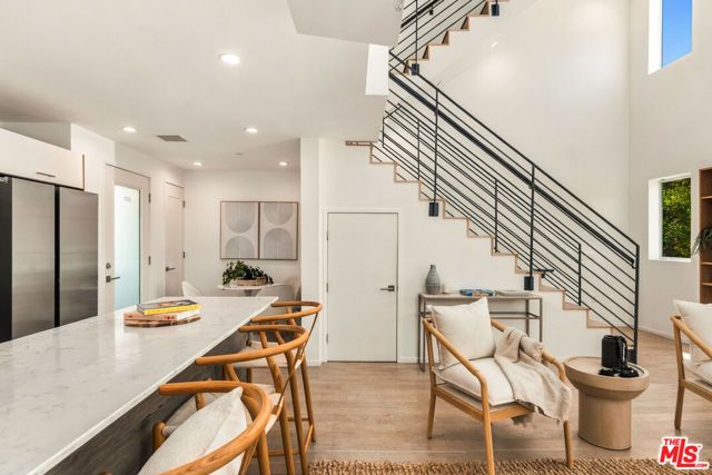5411 W Wilshire Vista Lane, Los Angeles, CA 90019