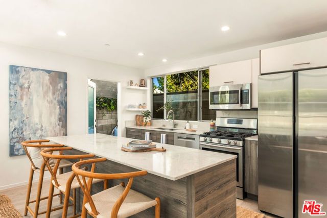 5411 W Wilshire Vista Lane, Los Angeles, CA 90019
