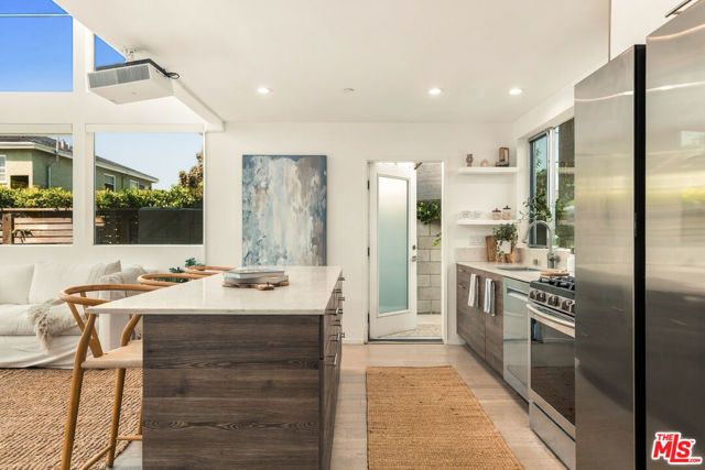 5411 W Wilshire Vista Lane, Los Angeles, CA 90019