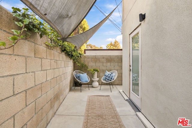 5411 W Wilshire Vista Lane, Los Angeles, CA 90019