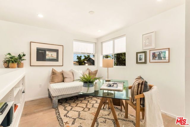 5411 W Wilshire Vista Lane, Los Angeles, CA 90019