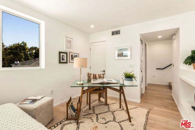 5411 W Wilshire Vista Lane, Los Angeles, CA 90019