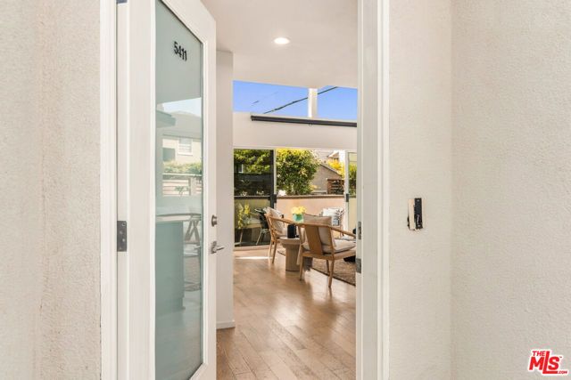 5411 W Wilshire Vista Lane, Los Angeles, CA 90019
