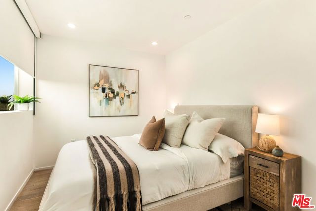 5411 W Wilshire Vista Lane, Los Angeles, CA 90019