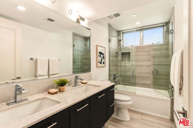 5411 W Wilshire Vista Lane, Los Angeles, CA 90019