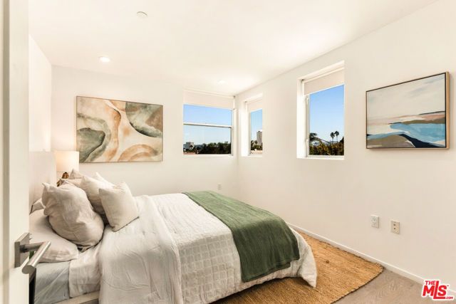 5411 W Wilshire Vista Lane, Los Angeles, CA 90019