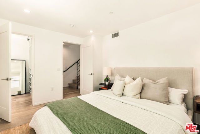 5411 W Wilshire Vista Lane, Los Angeles, CA 90019