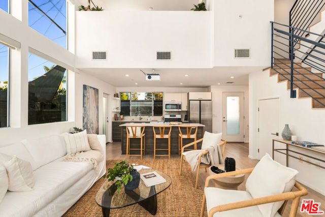 5411 W Wilshire Vista Lane, Los Angeles, CA 90019