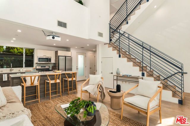 5411 W Wilshire Vista Lane, Los Angeles, CA 90019