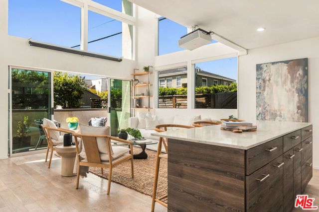 5411 W Wilshire Vista Lane, Los Angeles, CA 90019