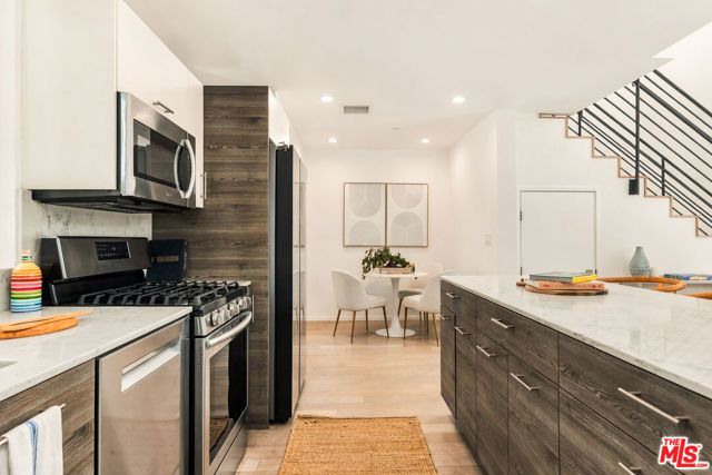 5411 W Wilshire Vista Lane, Los Angeles, CA 90019