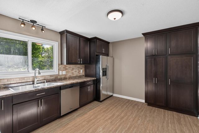 3948 Cinnabar Drive, Eagan, MN 55122