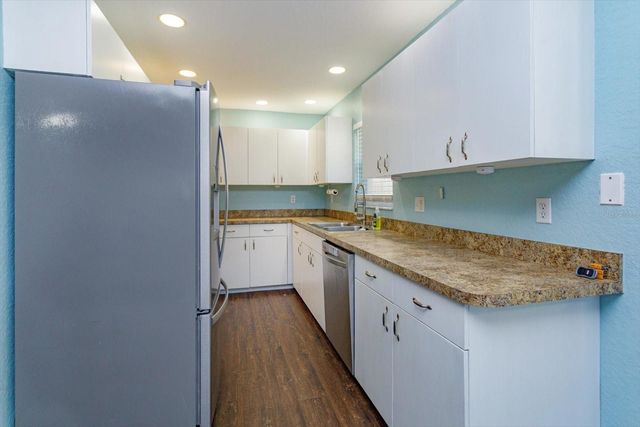 310 W BERCKMAN STREET, Fruitland Park, FL 34731