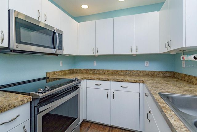 310 W BERCKMAN STREET, Fruitland Park, FL 34731