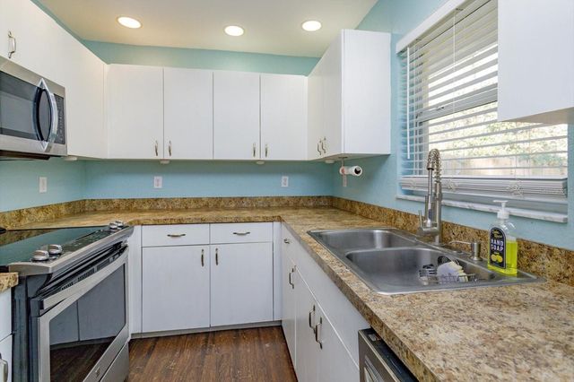 310 W BERCKMAN STREET, Fruitland Park, FL 34731