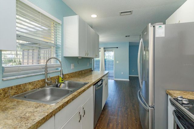 310 W BERCKMAN STREET, Fruitland Park, FL 34731