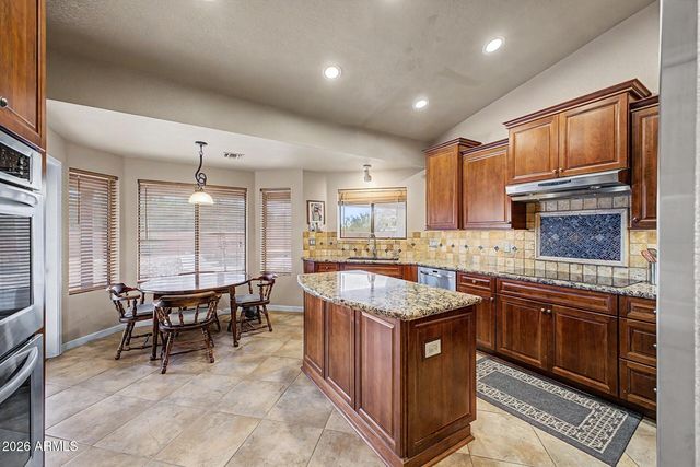 39949 N CENTRAL Avenue, Phoenix, AZ 85086