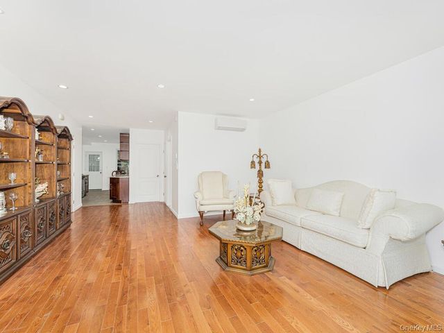 2803 Gunther Avenue, Bronx, NY 10469