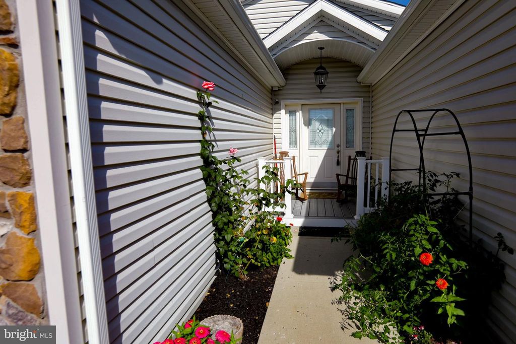 45 CORMORANT DR, BECHTELSVILLE, PA 19505 — photo 2