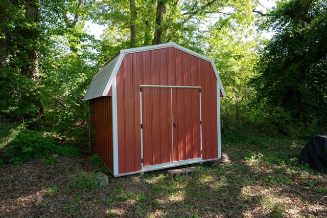 8247 Pinewood Rd, Nunnelly, TN 37137