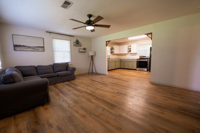 8247 Pinewood Rd, Nunnelly, TN 37137