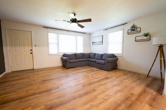 8247 Pinewood Rd, Nunnelly, TN 37137