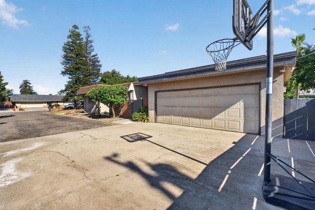 1923 S Fairway, Fresno, CA 93727