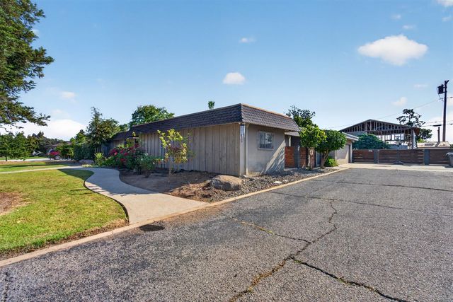 1923 S Fairway, Fresno, CA 93727