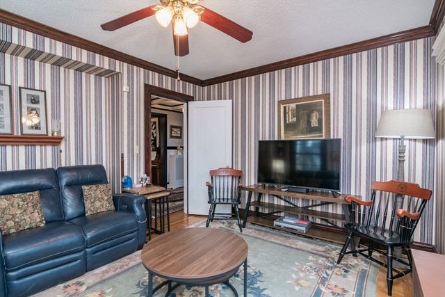 43 Oxford St, Springfield, MA 01108