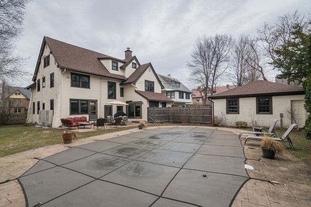 43 Oxford St, Springfield, MA 01108