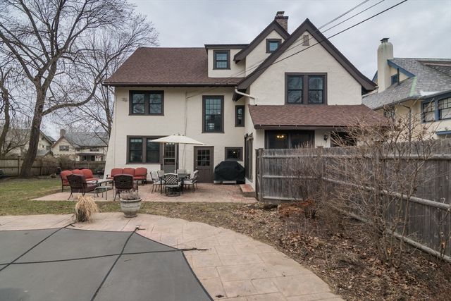 43 Oxford St, Springfield, MA 01108