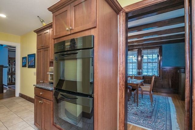 43 Oxford St, Springfield, MA 01108