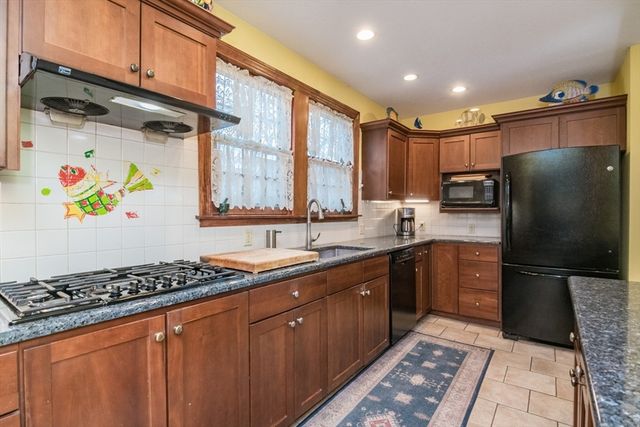 43 Oxford St, Springfield, MA 01108