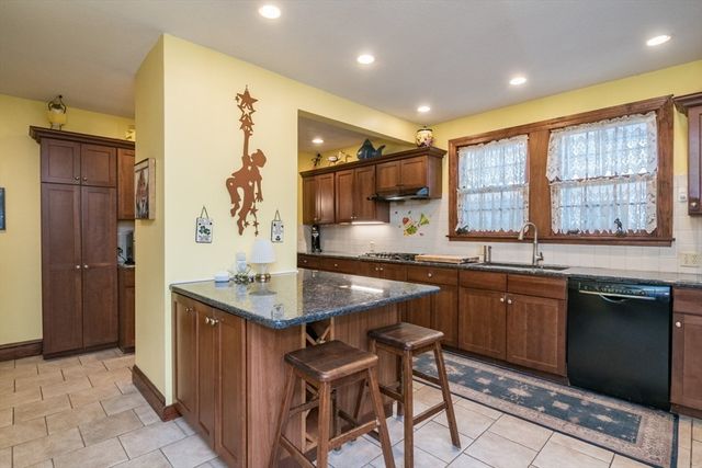 43 Oxford St, Springfield, MA 01108
