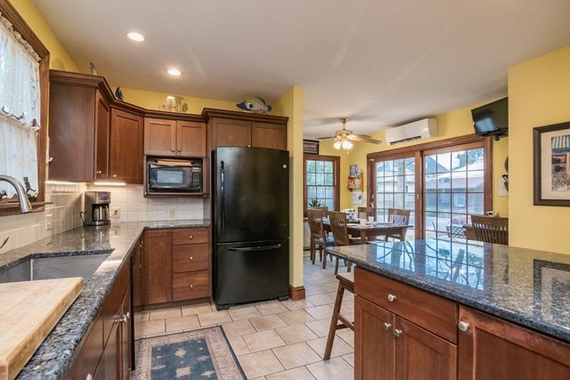 43 Oxford St, Springfield, MA 01108